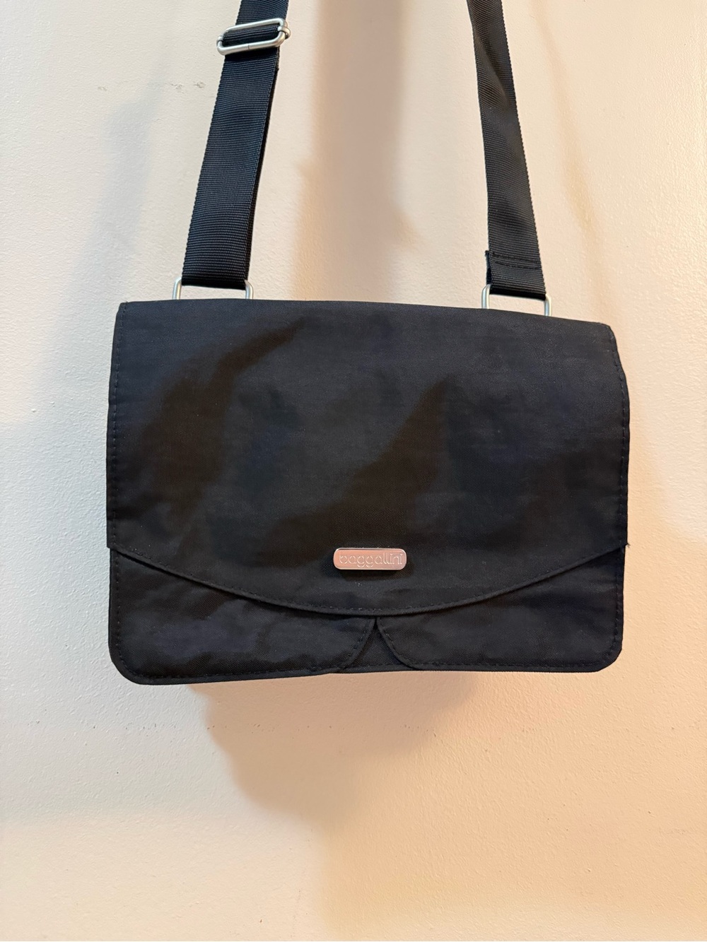 Baggallini Black Nylon Messenger Crossbody